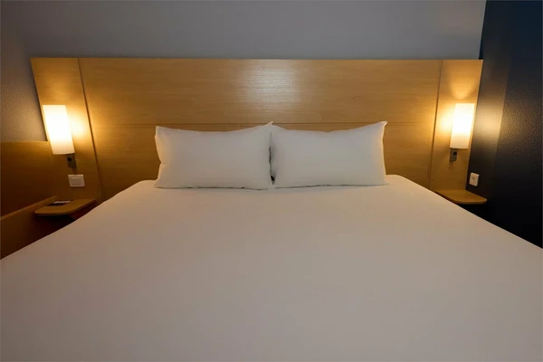 Стандарт с видом на Театр с 1 кроватью «King size» — спальня